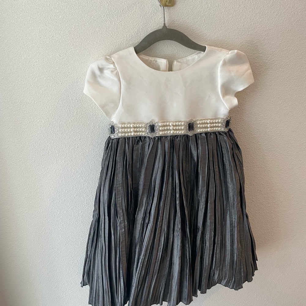 Girls 2T Cinderella Dress With Jewels And Waist Tie Grey White formal party